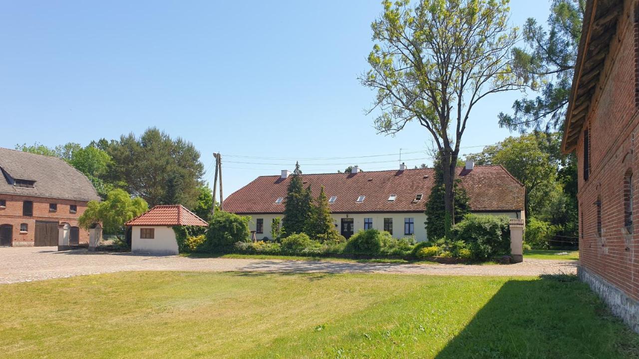 Folwark Goscino-Dwor Bed and Breakfast Buitenkant foto