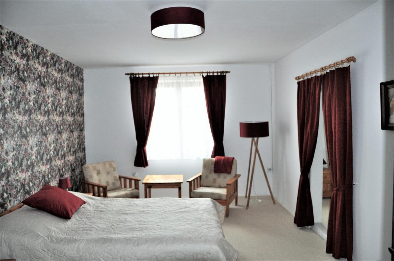 Folwark Goscino-Dwor Bed and Breakfast Buitenkant foto