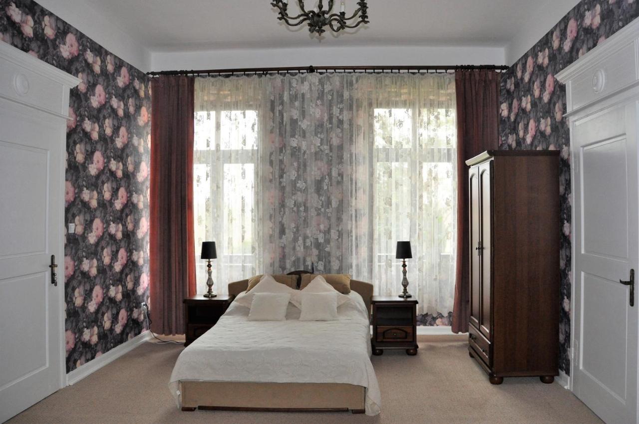 Folwark Goscino-Dwor Bed and Breakfast Buitenkant foto