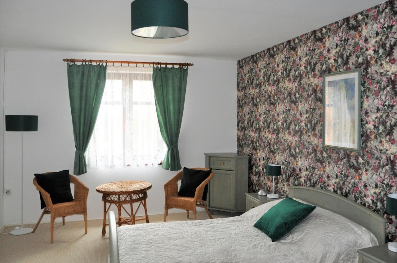 Folwark Goscino-Dwor Bed and Breakfast Buitenkant foto