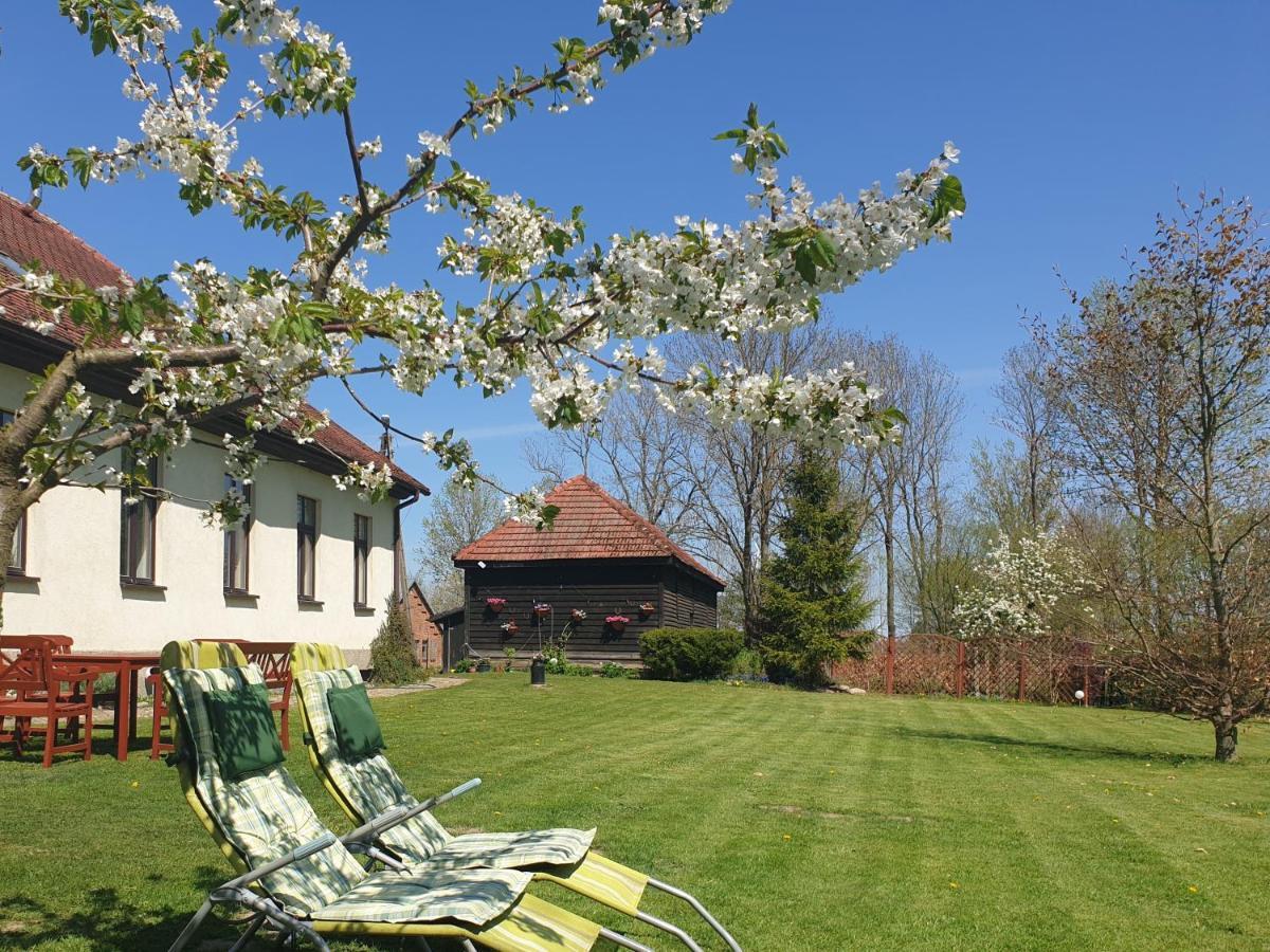 Folwark Goscino-Dwor Bed and Breakfast Buitenkant foto