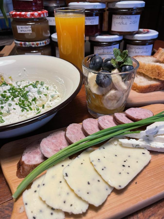 Folwark Goscino-Dwor Bed and Breakfast Buitenkant foto
